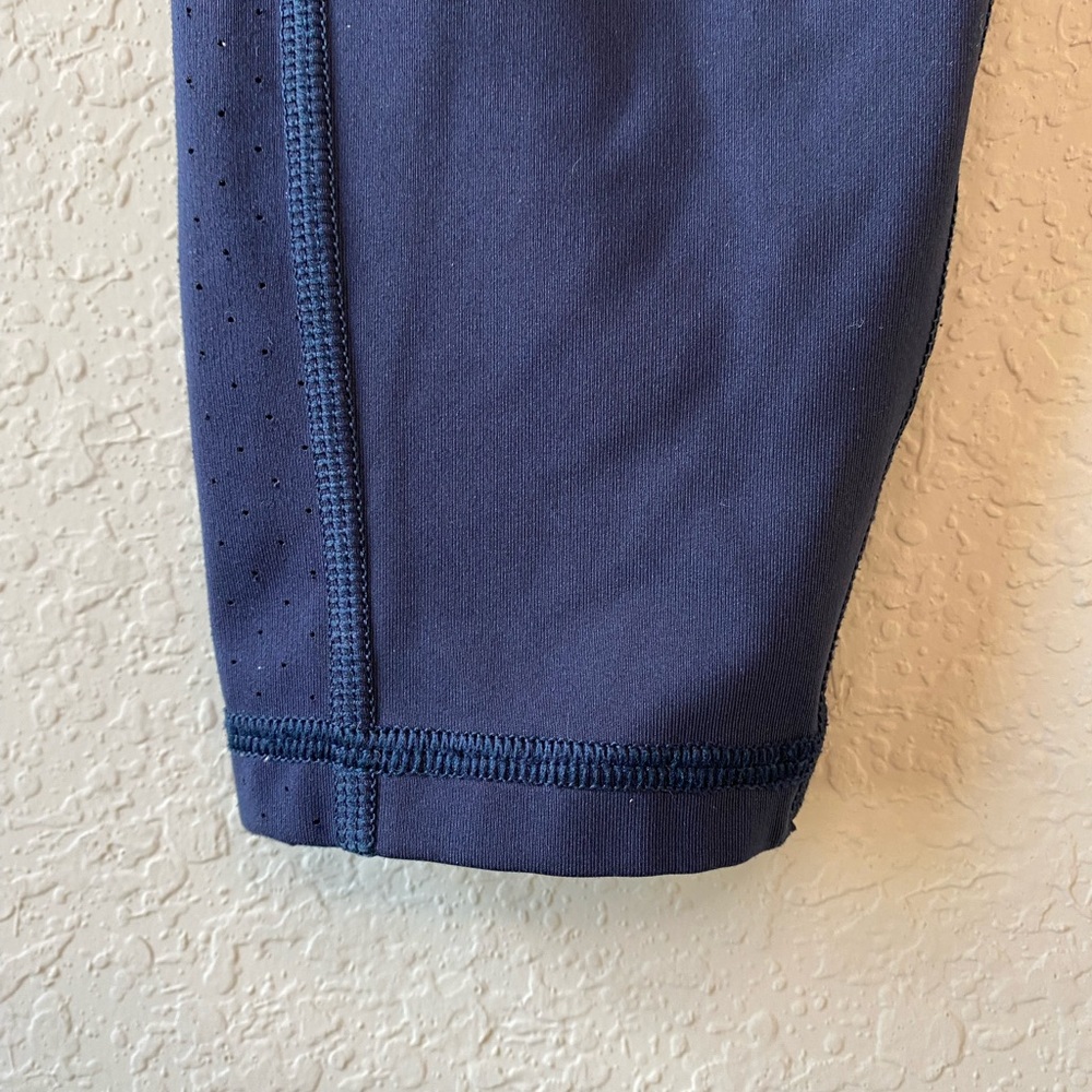 GapFit High Rise Capri Legging - Picture 6 of 8